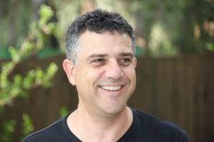 יורם זגורי חשמלאי בודק ומודד קרינה